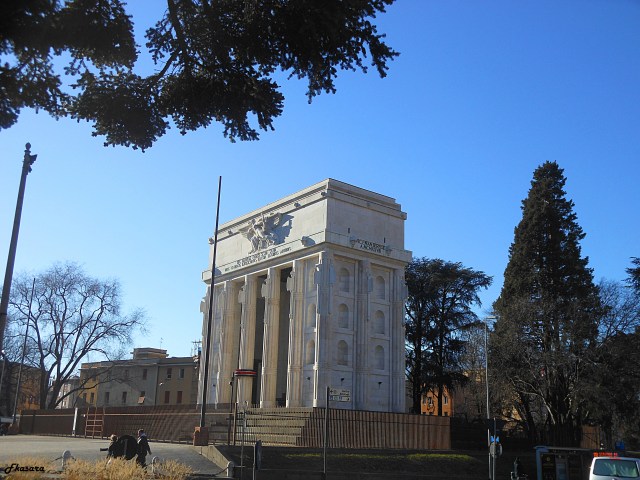 monumento_vittoria_bolzano.jpg